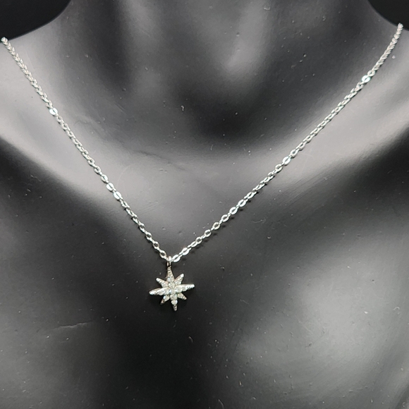 Elegant Sterling Silver Star Pendant Necklace - Picture 3 of 5